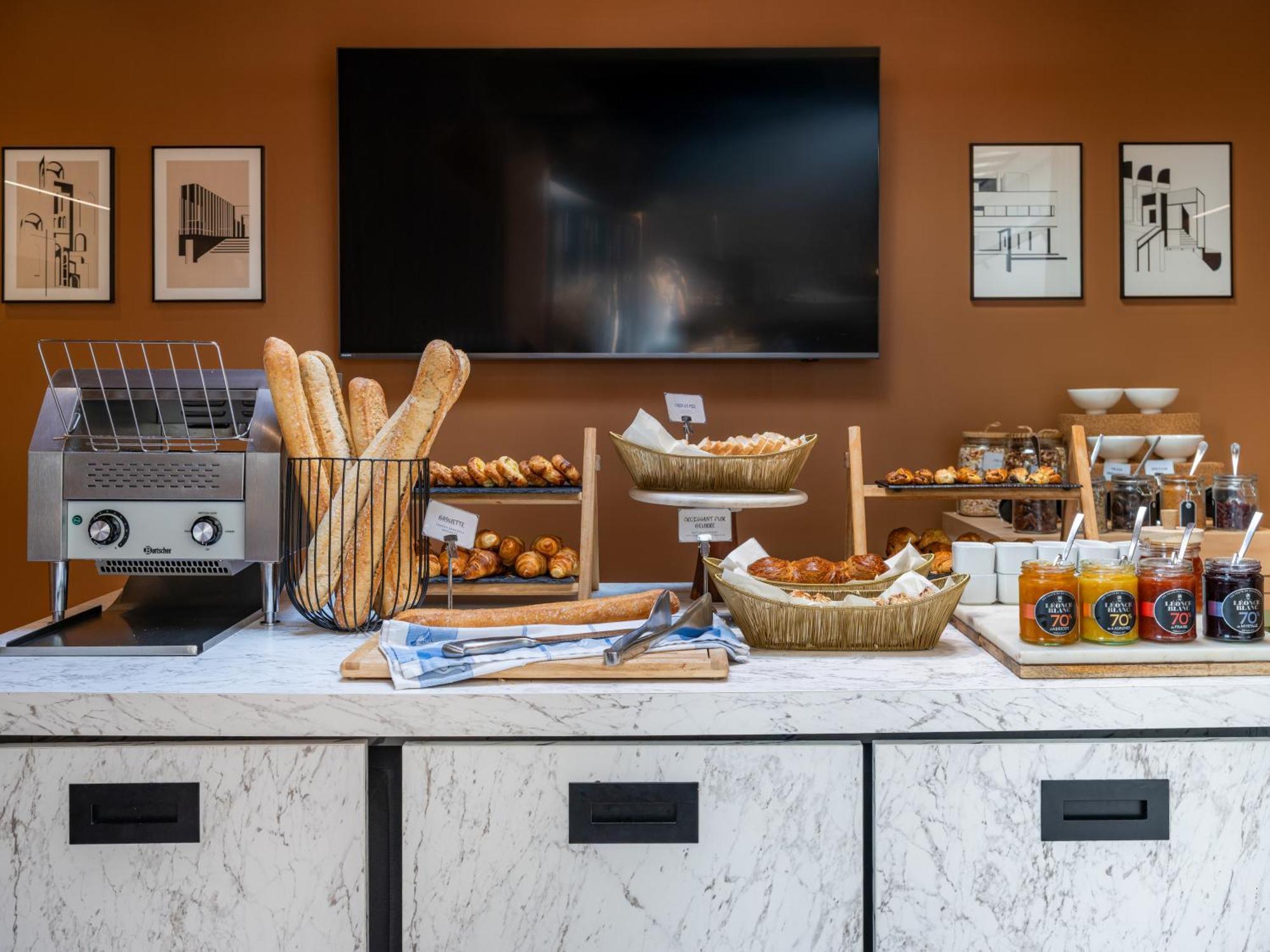 Hotel Mercure 15 Porte De Versailles 4*